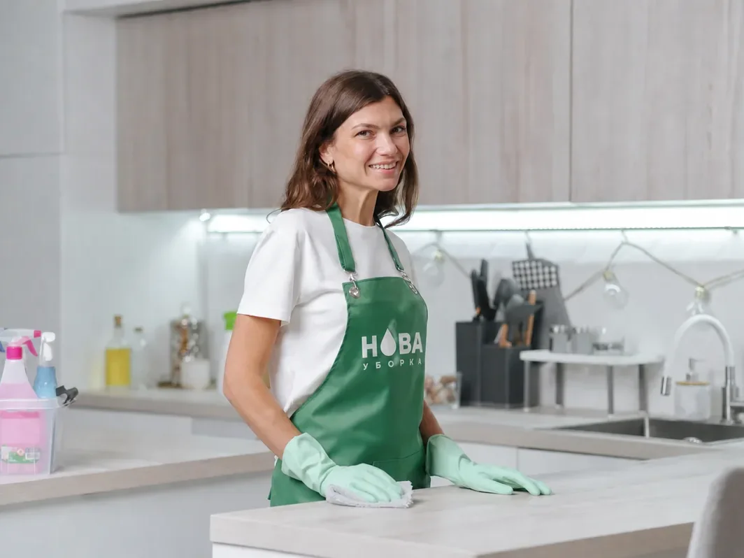 Срочная уборка квартиры в Уфе — клинер НОВА за работой